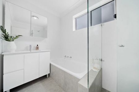 Harbour-facing waterfront reserve townhouse with sweeping views. - Photo 3