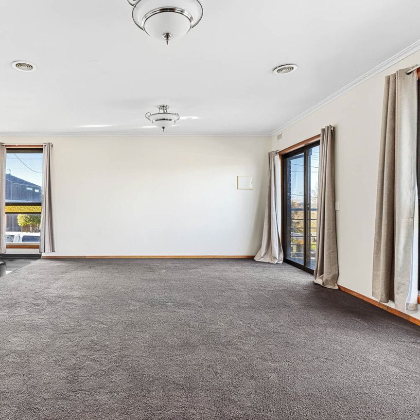 Spacious 5-Bedroom Double Story Family Home - Photo 1