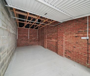 4 bedroom semi-detached house to rent - Photo 4