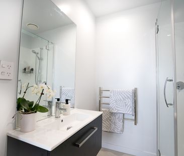 Easy Living - Photo 2