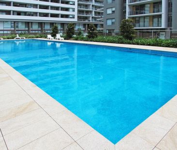 Well Maintained 2 Bed with Parking! - Photo 5