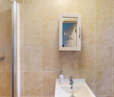 3 bedroom flat to rent - Photo 5
