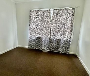 Beautiful 4 Bedroom House in Mt Roskill - Photo 6