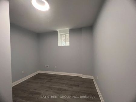 Detached Home For Lease | N9246341 - Photo 4