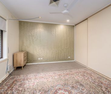 BEAUTIFUL FAMILY HOME - Photo 3