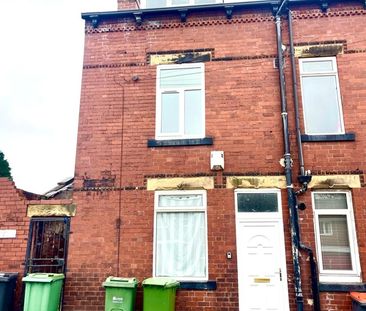3 Bed Terraced House, Leeds, LS12 - Photo 2
