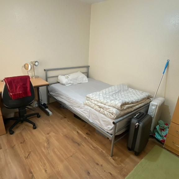 1 bedroom in a house share to rent - Photo 1