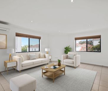 Spacious Recently Refurbished, Convenient & Comfortable. - Photo 1