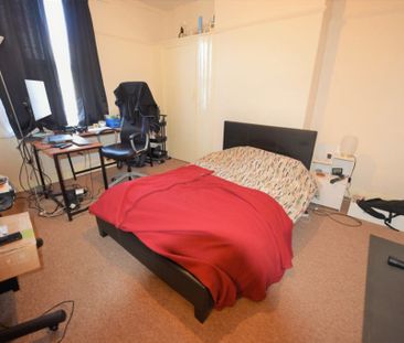 2 bedroom House in Whingate Avenue Bed), Leeds - Photo 4