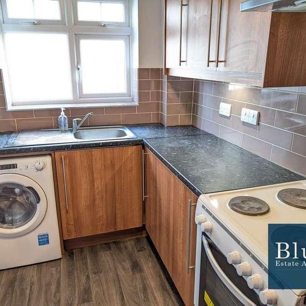 London Road, Ashford, TW15 - Photo 1