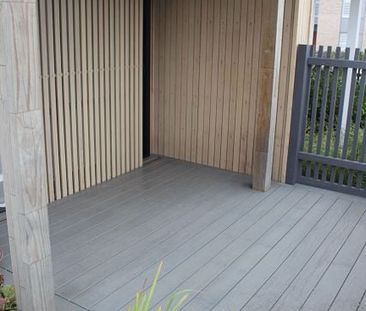 Low maintenance townhouse with carport - Photo 1