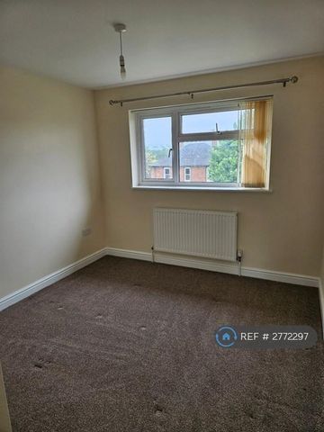 2 bedroom end of terrace house to rent - Photo 2