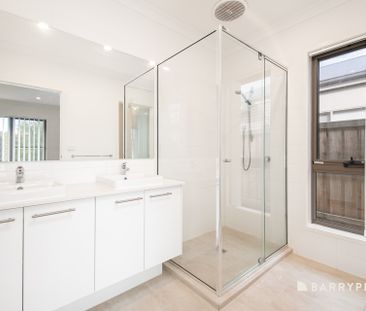 Spacious Family Living in a Convenient Officer Location! - Photo 5