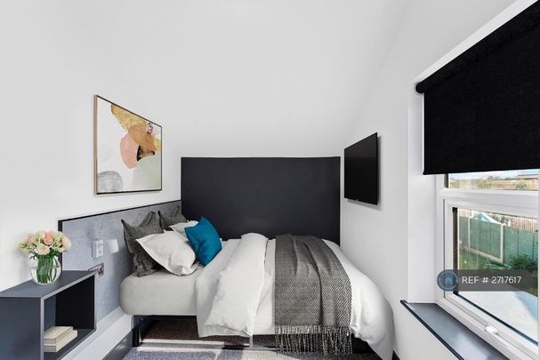 1 bedroom in a house share to rent - Photo 1