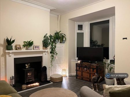 2 bedroom terraced house to rent - Photo 4