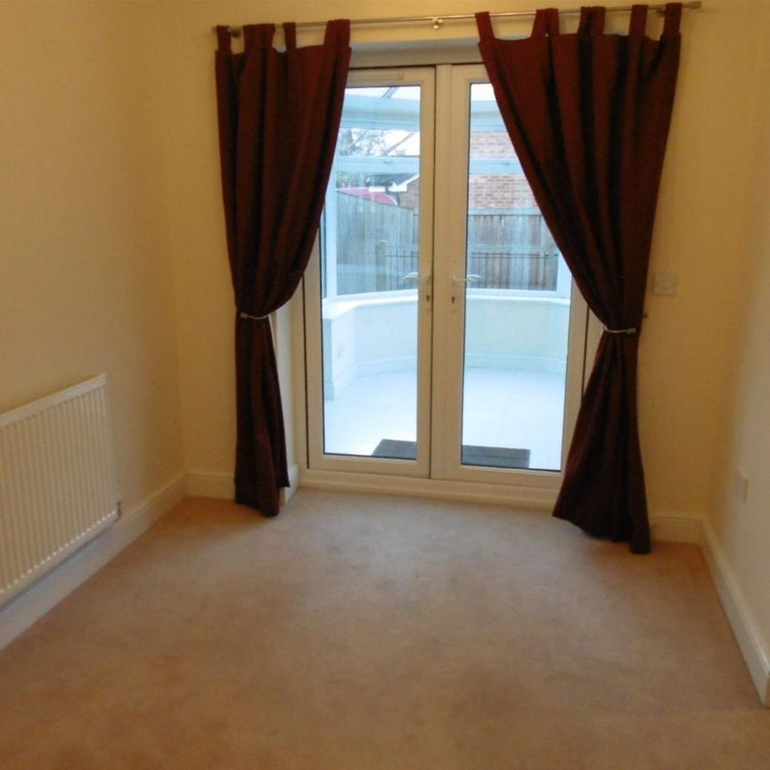 Royal Troon Drive, Wakefield, West Yorkshire - Photo 1