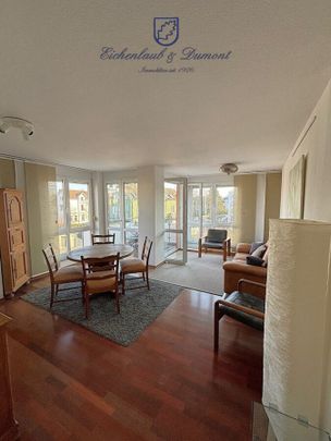 Möblierte 2-ZKB-Wohnung mit EBK, Garage und Balkon im Park Vauban - Photo 1