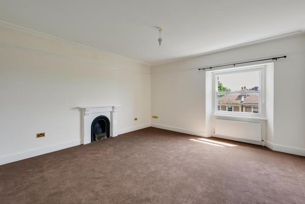 3 bedroom flat to rent - Photo 1