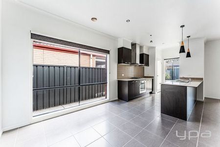 Modern Comfort in a Prime Craigieburn Location! - Photo 3