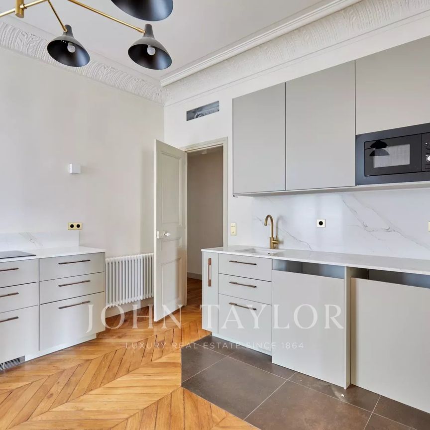 Appartement à louer Paris 6Ème - Odéon, Paris Rive Gauche, France21 000 EUR / Mois - Photo 1