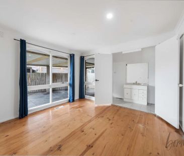 “Spacious & Sunlit Living” - Photo 2