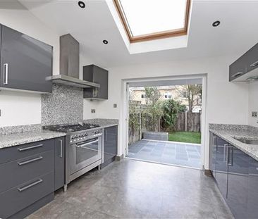 4 bedroom terraced house to rent - Photo 5
