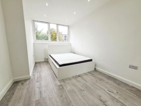 3 bedroom flat to rent - Photo 5