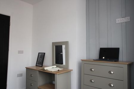 1 bedroom in a house share to rent - Photo 4