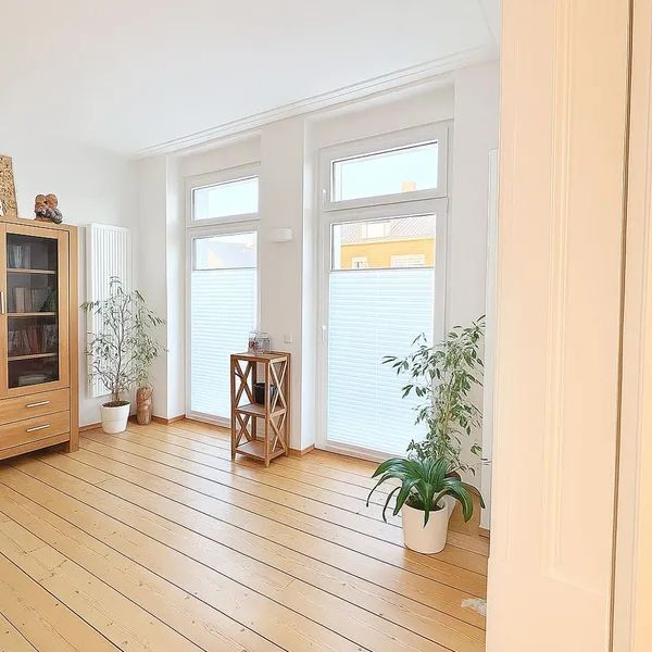 Ca. 118 m² große 4- Zimmer- Erdgeschosswohnung mit Terrasse, 2 Tageslichtbäder in Helfe - Photo 1
