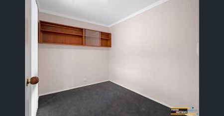 Spacious 3-Bedroom Family Home with Double Garage - Photo 5