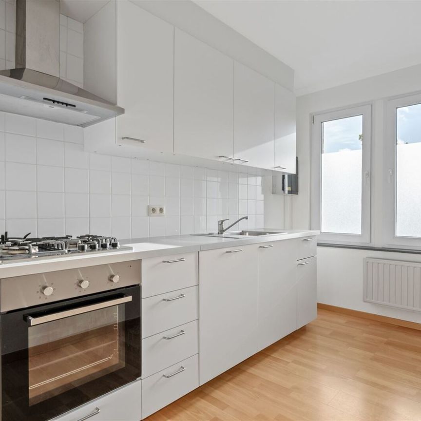 Gerenoveerd appartement op centrale ligging. - Photo 1