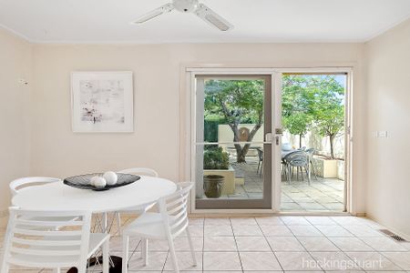 7 Nareen Court, Burwood East. - Photo 2