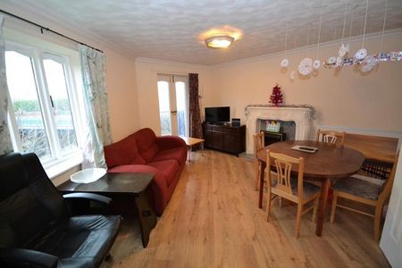 En-suite Room to Let in Spacious, Well Situated 4 Bed Flat to Let in Stockton-on-Tees - Photo 2