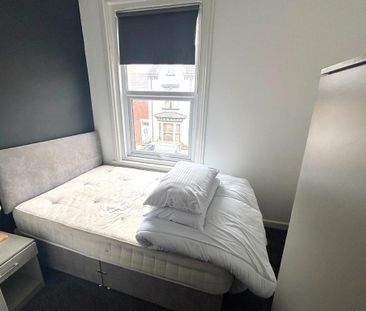 6 bedroom flat share to rent - Photo 2