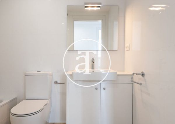 4 bedroom apartment for rent with 2 bathrooms near the beach