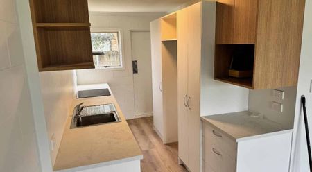 Fully Renovated Apartment - Photo 2