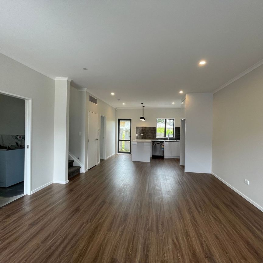Don't Miss This 5-Bedroom Home - Photo 1