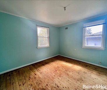Affordable 2-bedroom home with yard - Photo 4