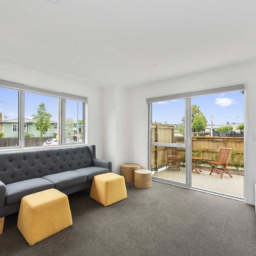 Studio Apartment for Rent – Hamilton, Melville 3206 - $270 per week (one person), $300 per week (couple). - Photo 1