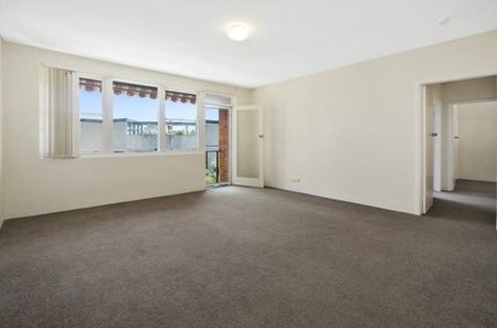 Stylish Coastal Living in Boutique Block of Nine - Photo 4