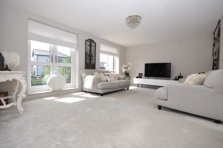 Clover Drive, Cheltenham, Gloucestershire - Photo 4