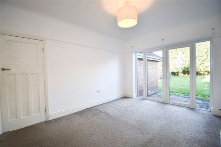 Pembroke Drive, CH65 6TB, Ellesmere Port - Photo 2