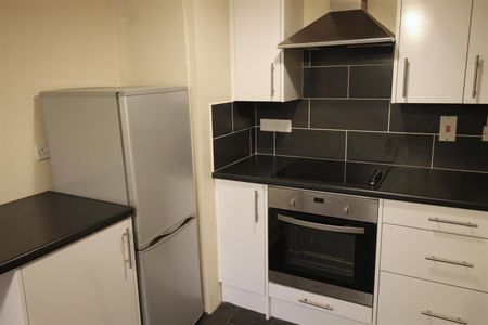 Fryers Court, High Wycombe - Photo 3