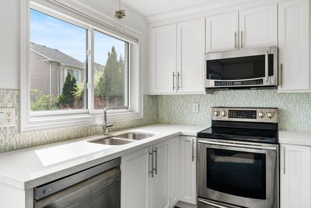 For Lease - 2218 Bluegrass Lane, Burlington, Ontario - Photo 5