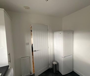 2 Bed Flat, Raeden Crescent, AB15 - Photo 2