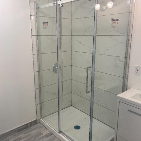 Luxueux 3 ½ Neuf à Louer – Anjou – Avec Stationnement Privé - Photo 4