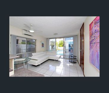 Ground Floor Furnished Unit - Fantastic Location - Photo 2