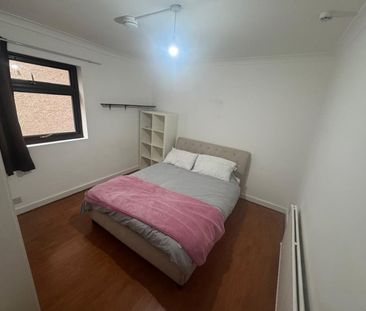 Room in a Shared House, Netherfield Gardens, IG11 - Photo 6