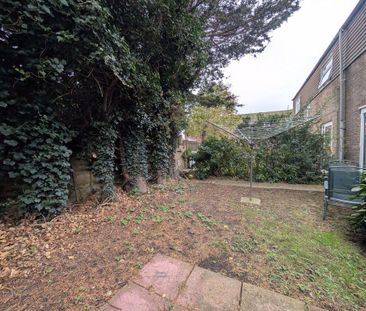 4 bedroom terraced house to rent - Photo 6