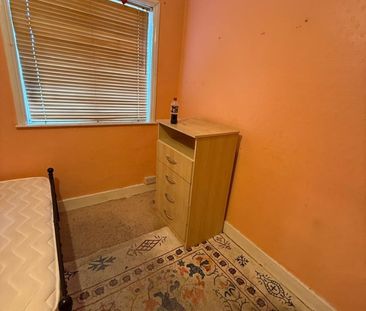 Room in a Shared House, Sydenham Road, CR0 - Photo 1